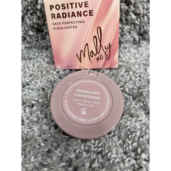 Mally Beauty Positive Radiance Skin Perfecting Highlighter Sparkling Champagne - Picture 7 of 8